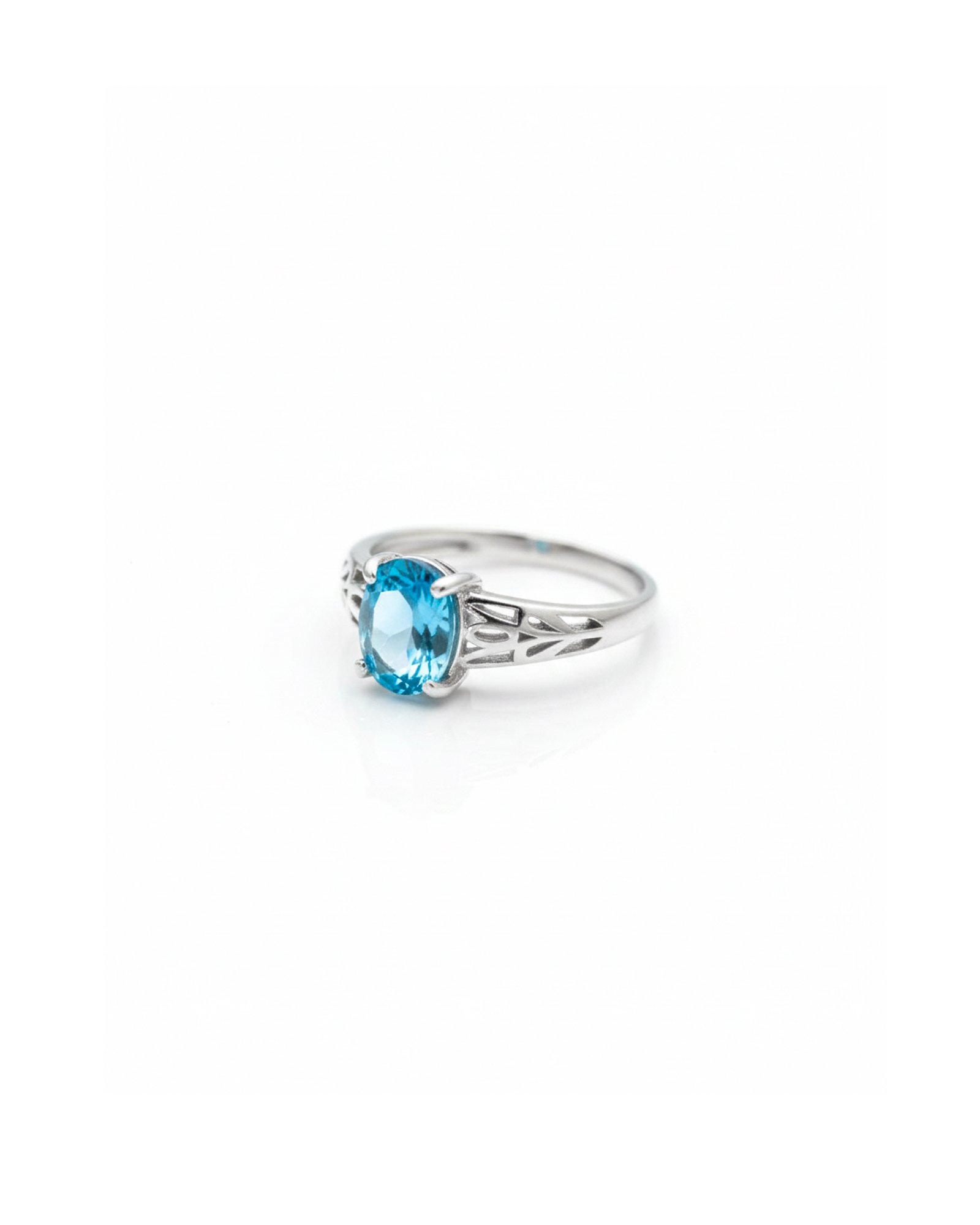 925 Silver Blue Topaz Solitaire Ring L66639 – Side View Highlighting Filigree Carved Shank and Solitaire Stone