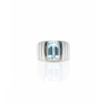 Front view of 925 silver men’s aquamarine signet ring with emerald-cut aquamarine – L66645