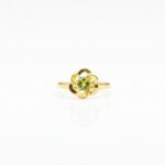 Yellow gold-plated 925 silver peridot flower ring with round green peridot gemstone in three-petal floral design